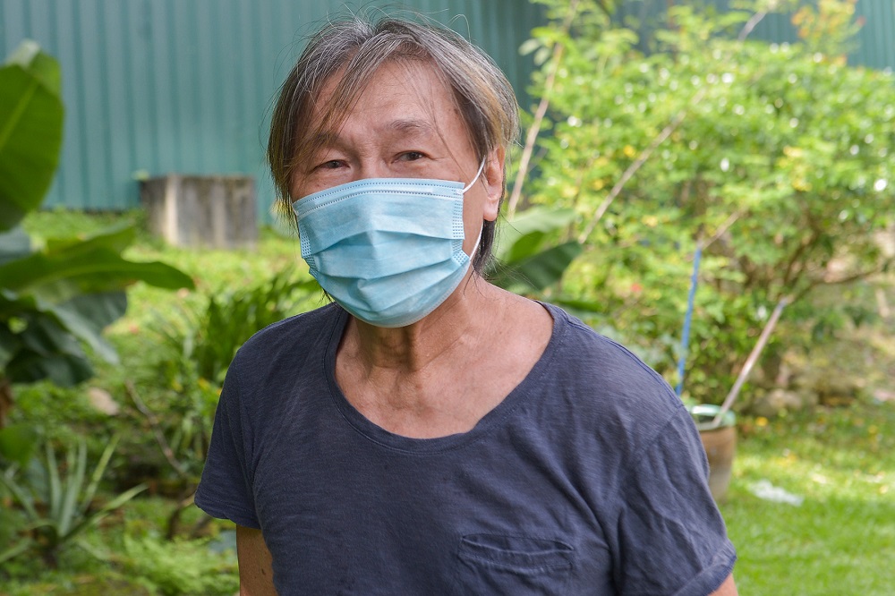 Resident Daniel Yap speaks about the TNB issue in Bangsar November 5, 2021. ― Picture by Miera Zulyana