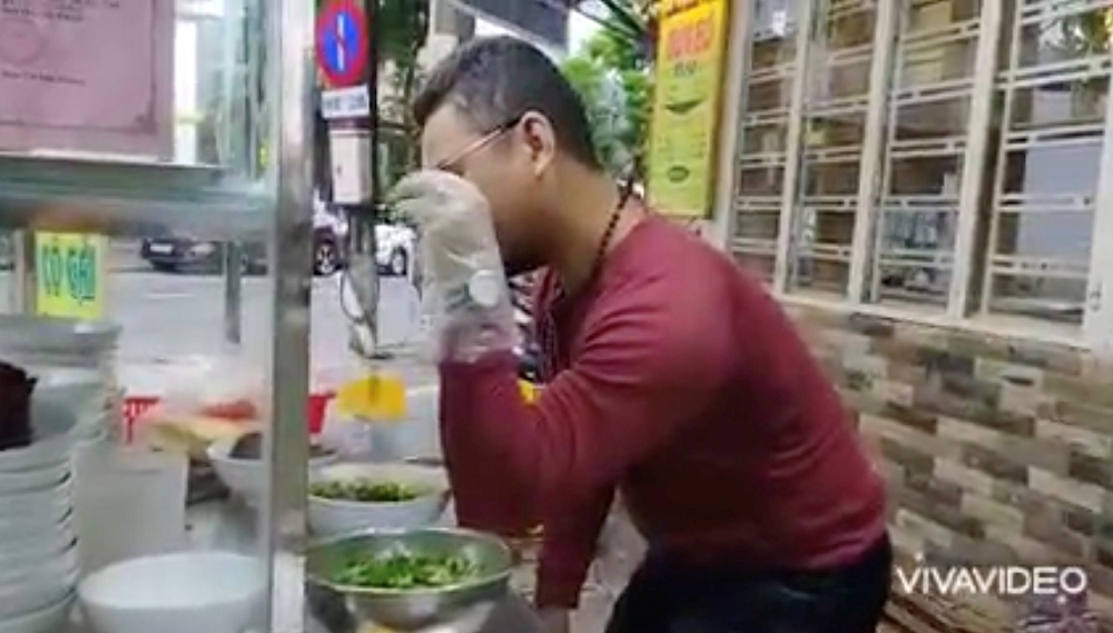 A Vietnamese beef noodle seller has been summoned by police for imitating celebrity butcher- turned-chef Salt Bae. u00e2u20acu2022 Reuters pic