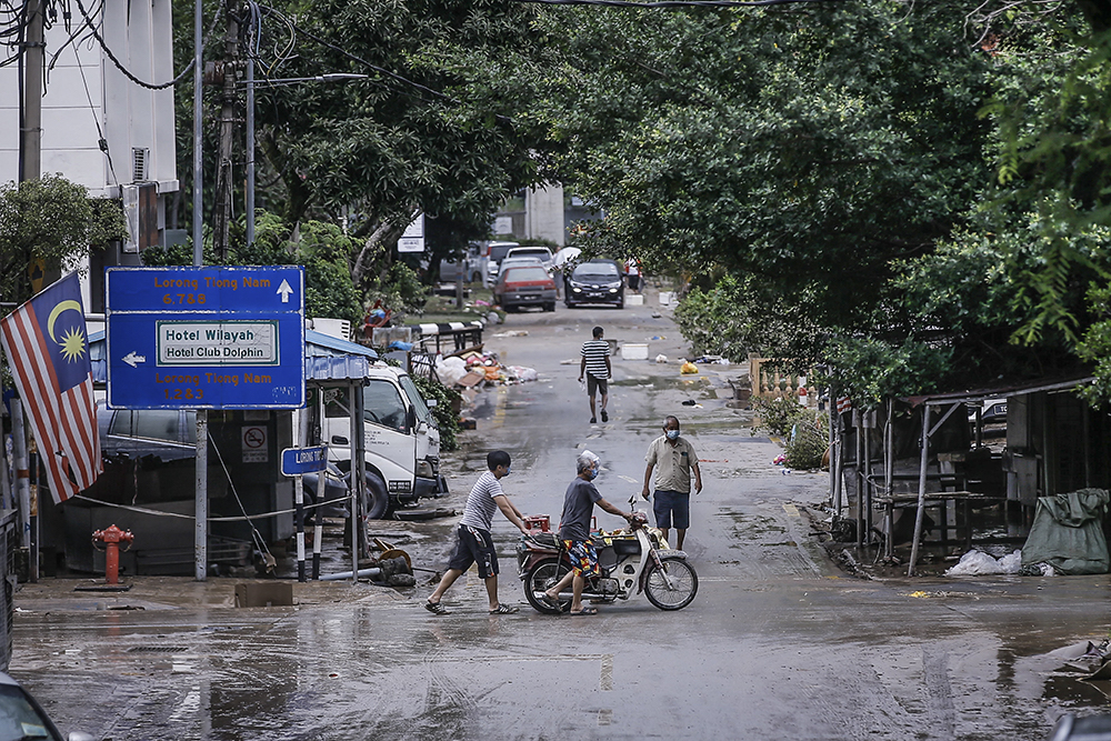 A general picture of the flood situation in the Chow Kit area after floods hit Kuala Lumpur December 19, 2021. u00e2u20acu201d Picture by Hari Anggara