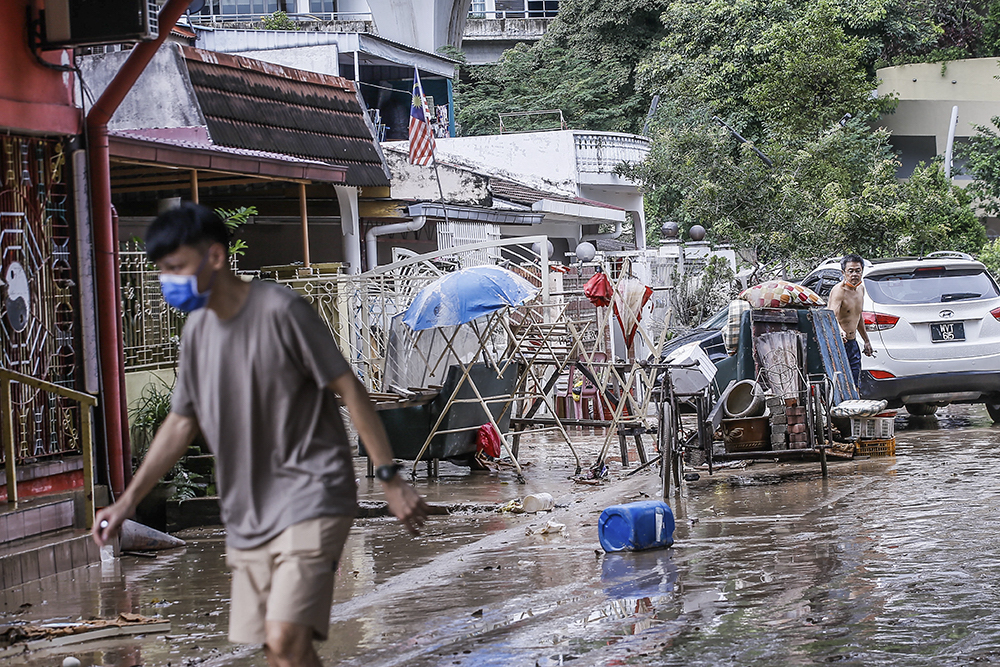 Residents in the Chow Kit area clean up after floods hit Kuala Lumpur December 19, 2021. u00e2u20acu201d Picture by Hari Anggara