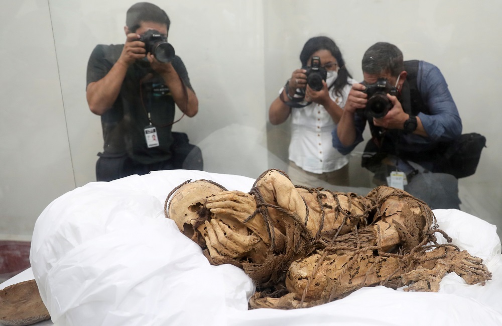 Members of the media take pictures of the pre-Inca Mummy of Cajamarquilla, which is presumed to be between 800 and 1200 years old, in Lima, Peru December 7, 2021. u00e2u20acu201d Reuters pic
