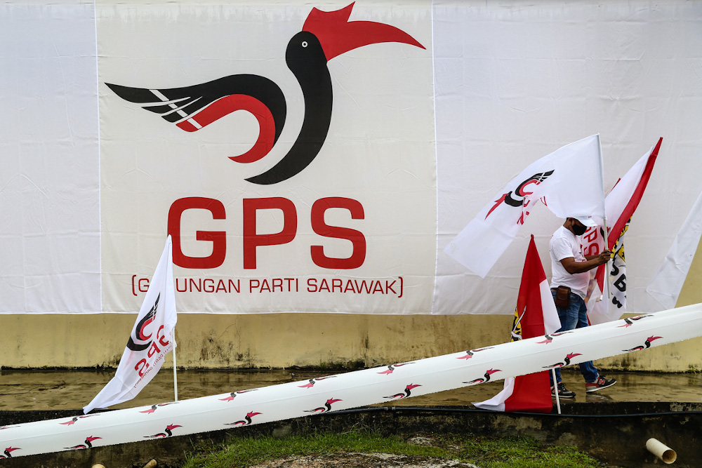 A Gabungan Parti Sarawak (GPS) campaigner putting up flags ahead of nomination day in Gedong, Sarawak December 5, 2021. u00e2u20acu201d Picture by Yusof Mat Isa 