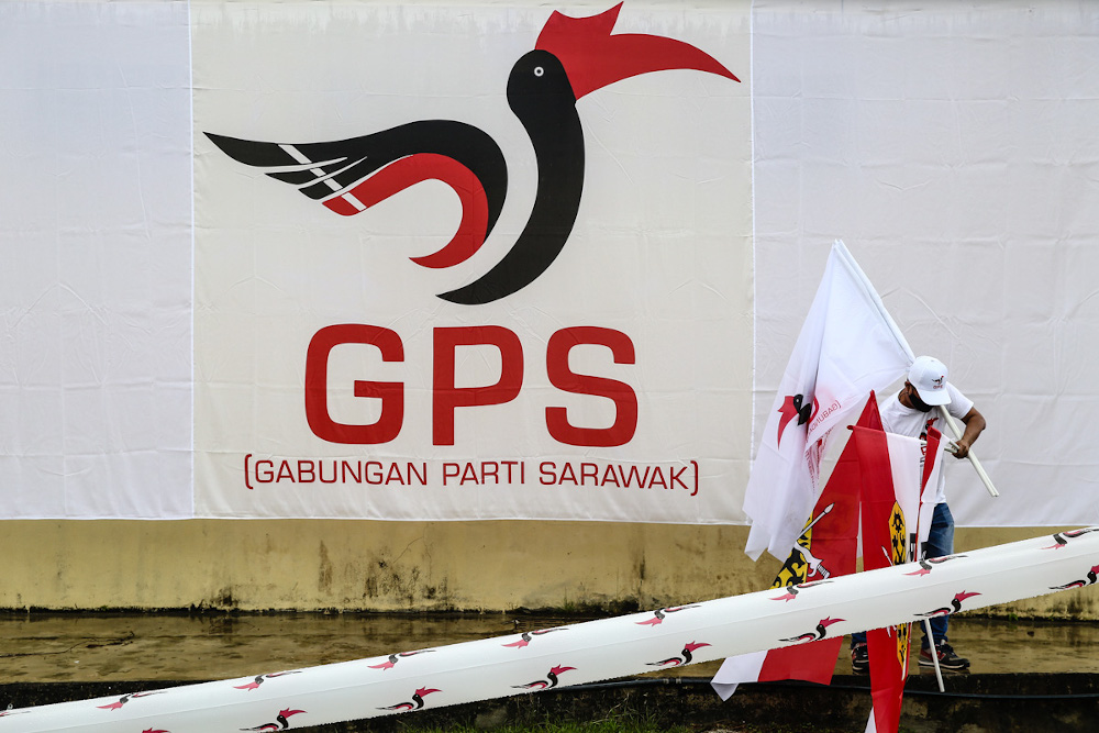 A Gabungan Parti Sarawak (GPS) campaigner putting up flags ahead of nomination day in Gedong, Sarawak December 5, 2021. u00e2u20acu201d Picture by Yusof Mat Isa 
