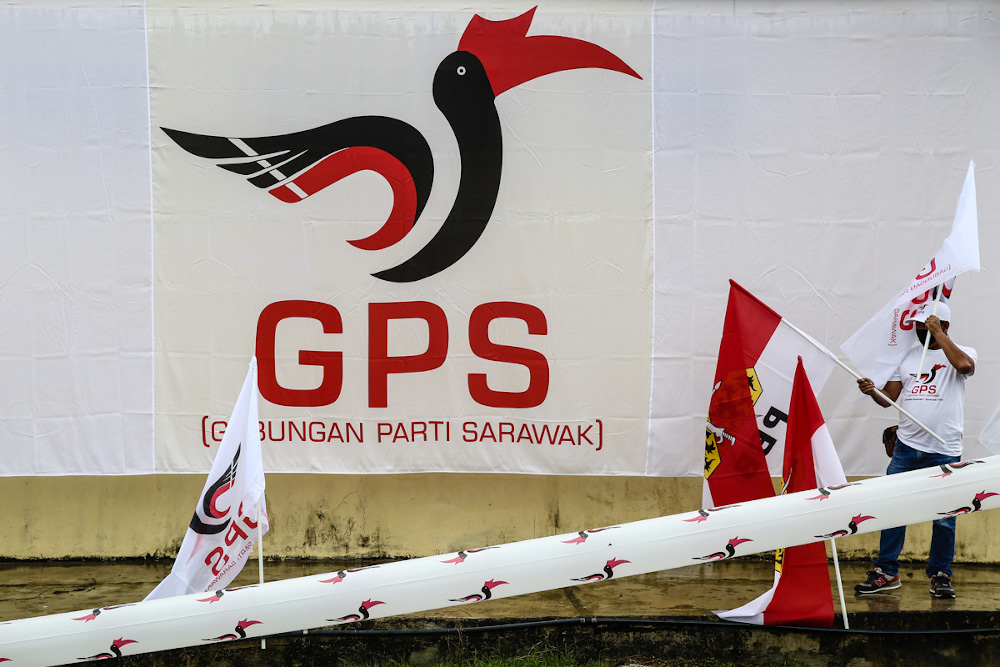 A Gabungan Parti Sarawak (GPS) campaigner putting up flags ahead of nomination day in Gedong, Sarawak December 5, 2021. u00e2u20acu201d Picture by Yusof Mat Isa 
