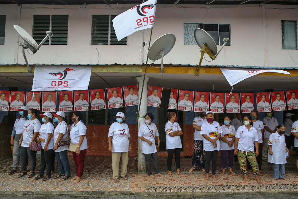 Residents of the Kampung Keniong Lama long house waiting for the arrival of Tan Sri Abang Johari Openg during his campaign in Simunjan December 12, 2021. u00e2u20acu201d Picture by Yusof Mat Isa