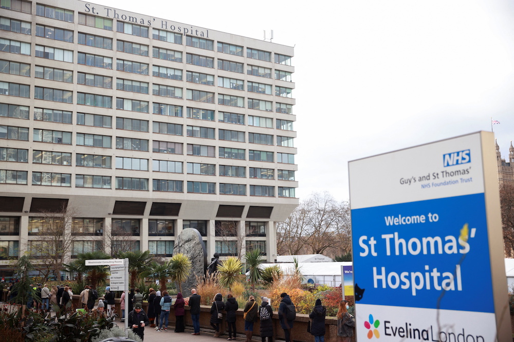 People queue outside a coronavirus disease (Covid-19) vaccination centre at St Thomas's Hospital in London, Britain, December 13, 2021. u00e2u20acu201d Reuters pic
