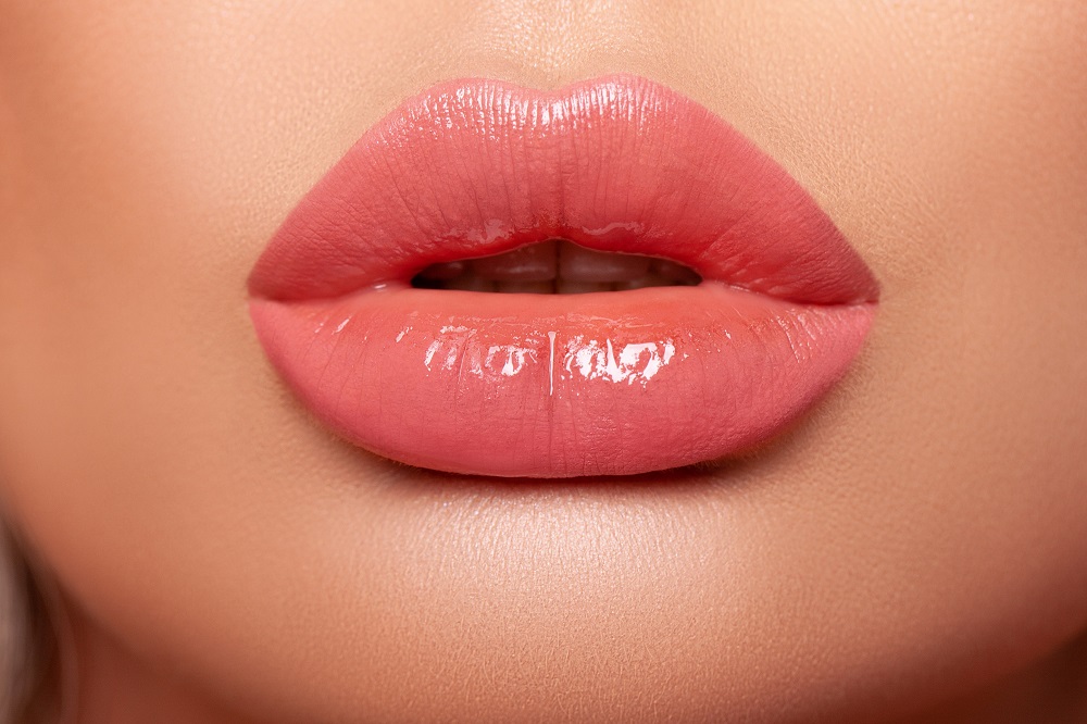u00e2u20acu02dcLip blushingu00e2u20acu2122 is the new beauty trend that counts many fans around the world. u00e2u20acu201d Shutterstock pic via ETX Studio