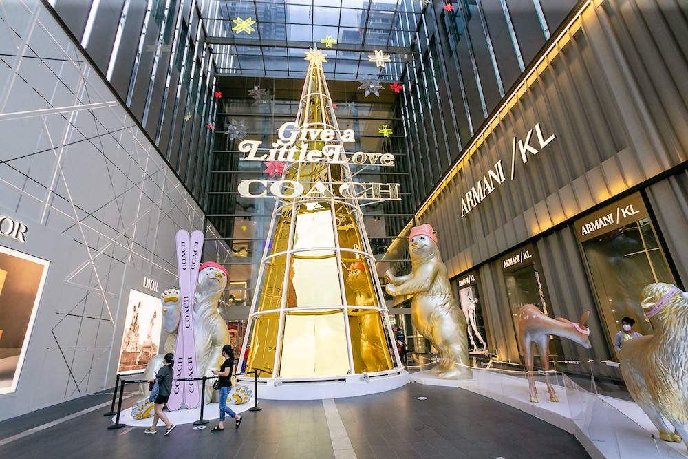 Huge Christmas tree flanked by two bears has been garnering attention at Pavilion KL. — Picture by Devan Manuel.