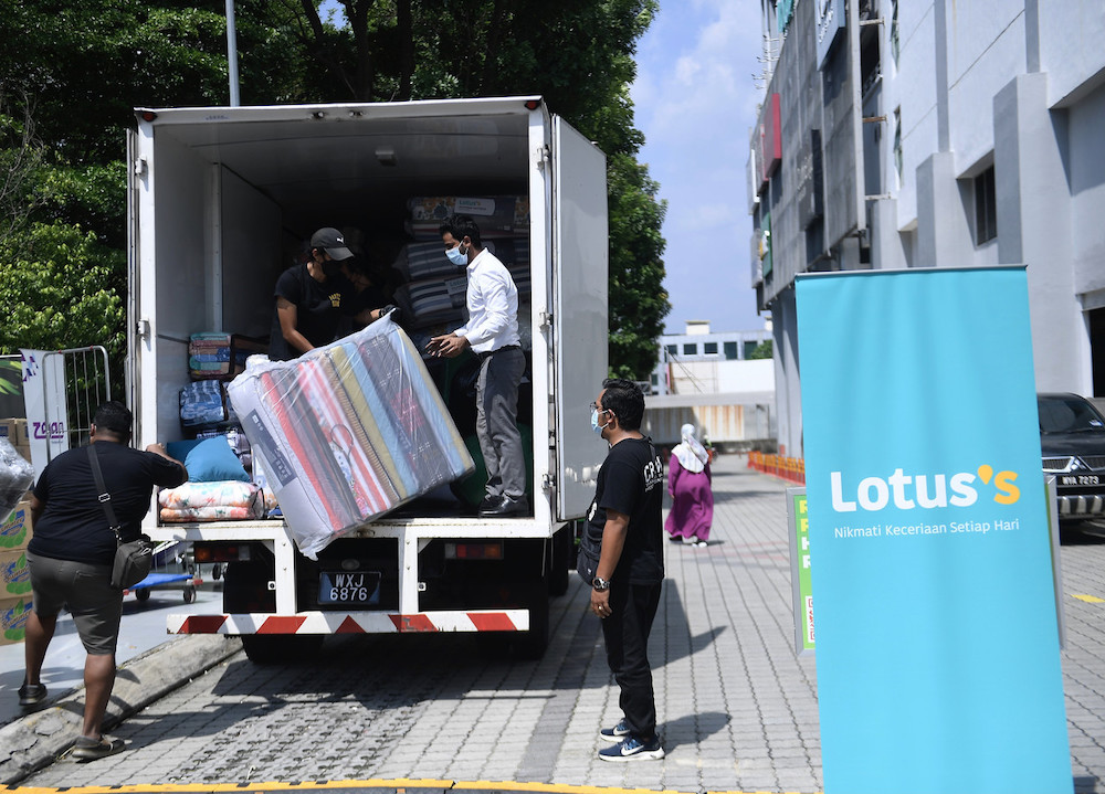 The volunteer team at Lotusu00e2u20acu2122s alongside Red Crescent volunteers will be delivering food and essentials. u00e2u20acu201d Bernama picn