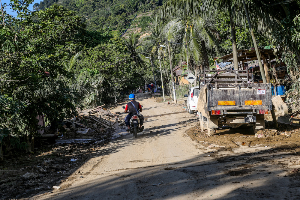 A view of the situation after heavy floods in Bentong December 27, 2021. u00e2u20acu201d Picture by Hari Anggara