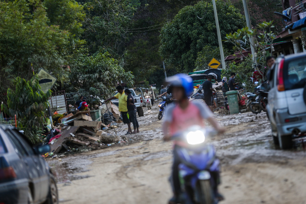 A view of the situation after heavy floods in Karak December 27, 2021. u00e2u20acu201d Picture by Hari Anggara