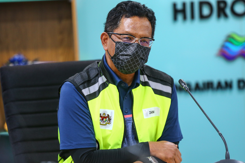Environment and Water Ministry (KASA) secretary-general Datuk Seri Zaini Ujang speaks at the National Flood Forecasting and Warning Centre in Kuala Lumpur December 31,2021. u00e2u20acu201d Picture by Ahmad Zamzahurinn