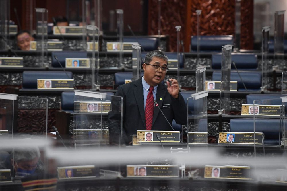 nDeputy Health Minister II Datuk Aaron Ago Dagang addresses members of Parliament in Dewan Rakyat December 2, 2021. u00e2u20acu201d Bernama picn