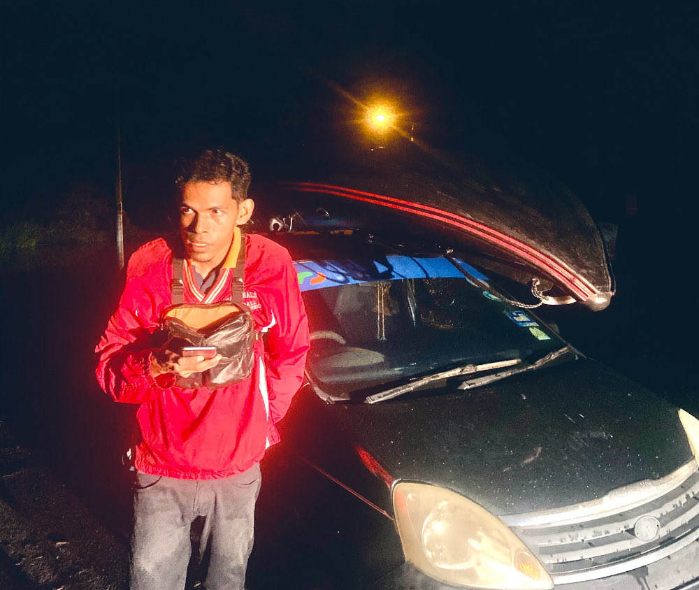 u00e2u20acu02dcAbang Azwanu00e2u20acu2122 was one of those praised by Malaysians on social media for going the extra mile to help flood victims. u00e2u20acu201d Picture via Twitter/Cheng