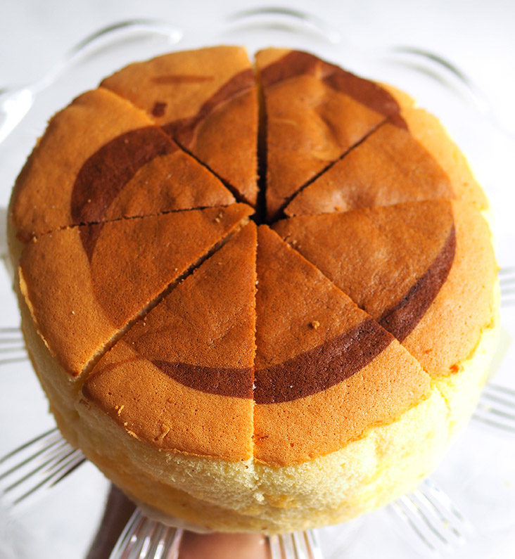 The marble sponge cake is sold in a round shape for RM9