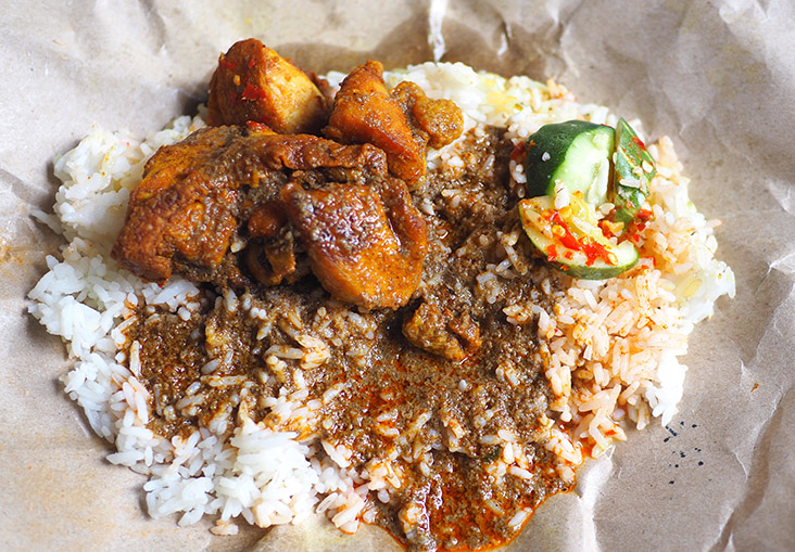 You can also grab lunch here like this 'nasi Kak Wok' for RM7