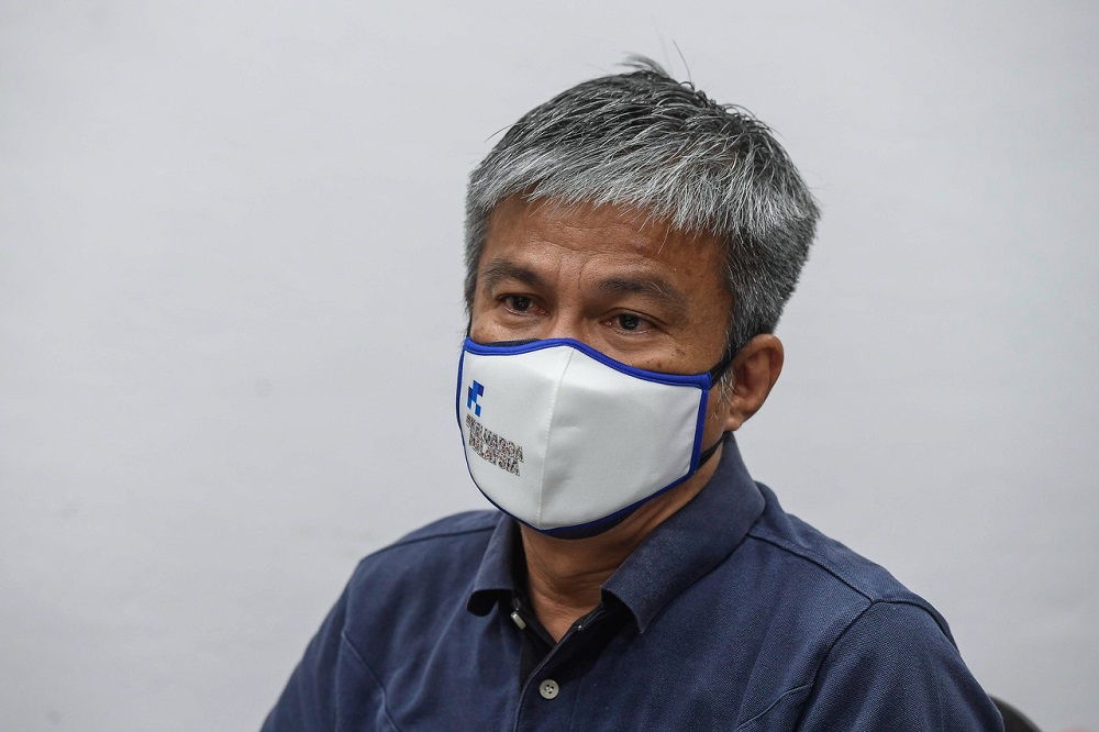 Dr Annuar Rapaee speaks during a press conference in Sibu November 12, 2021. u00e2u20acu201d Bernama pic