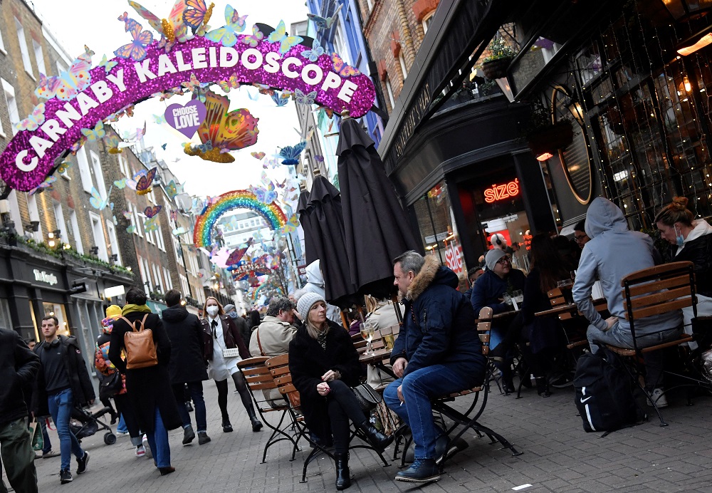 Customers drink in an outdoor seating area of a pub, amidst the spread of the Covid-19 pandemic, London December 28, 2021. u00e2u20acu2022 Reuters pic
