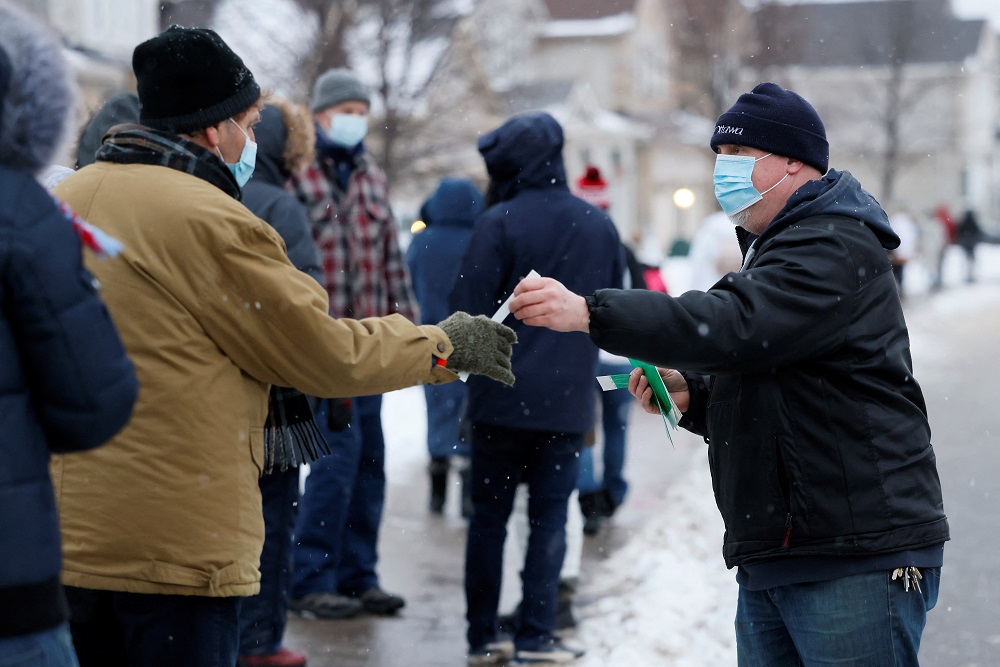 City staff hand-out wrist bands to people waiting to pick up Covid-19 antigen test kits in Ottawa, Ontario, Canada December 21, 2021. u00e2u20acu2022 Reuters pic