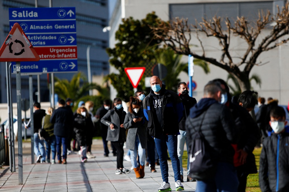 People queue to get tested for Covid-19 after the Christmas holiday break at Doce de Octubre Hospital in Madrid, Spain December 27, 2021. u00e2u20acu2022 Reuters pic