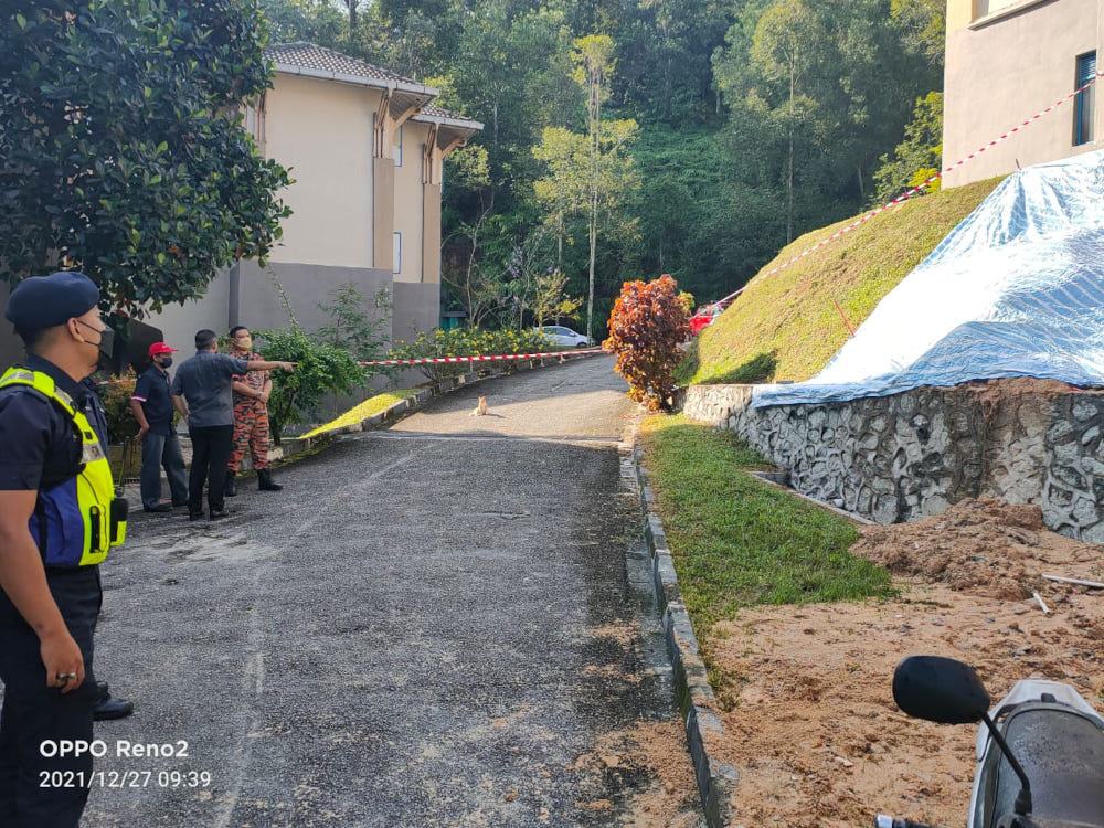 Selangor Fire and Rescue Department (Bomba) personnel monitoring IIUMu00e2u20acu2122s male dormitory where the landslide occurred yesterday, December 27, 2021. u00e2u20acu201d Picture from Twitter/Bomba via Bernaman