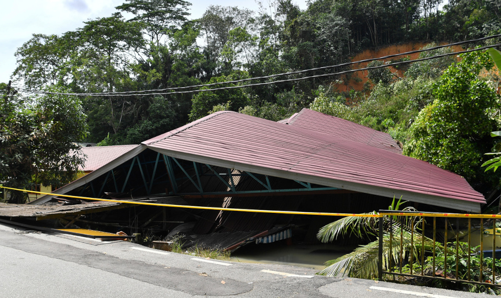 A home destroyed in a landslide at Jalan Palimbayan Indah, Kampung Sungai Penchala, December 20, 2021. u00e2u20acu201d Bernama pic 