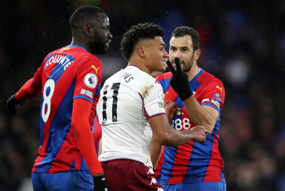 Aston Villau00e2u20acu2122s Ollie Watkins and Crystal Palaceu00e2u20acu2122s Luka Milivojevic at Selhurst Park, London, Britain, November 27, 2021. u00e2u20acu201d Action Images via Reuters