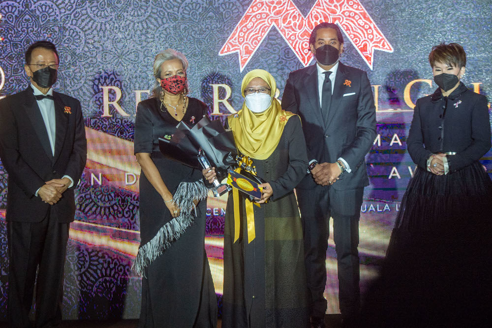 Dr Mahani Nordin the co-founder of community-based organisation, Komuniti Cakna Terengganu (KCT) has been awarded the Sunway-MAF Tun Dr Siti Hasmah Award 2021. u00e2u20acu201d Picture by Shafwan Zaidon