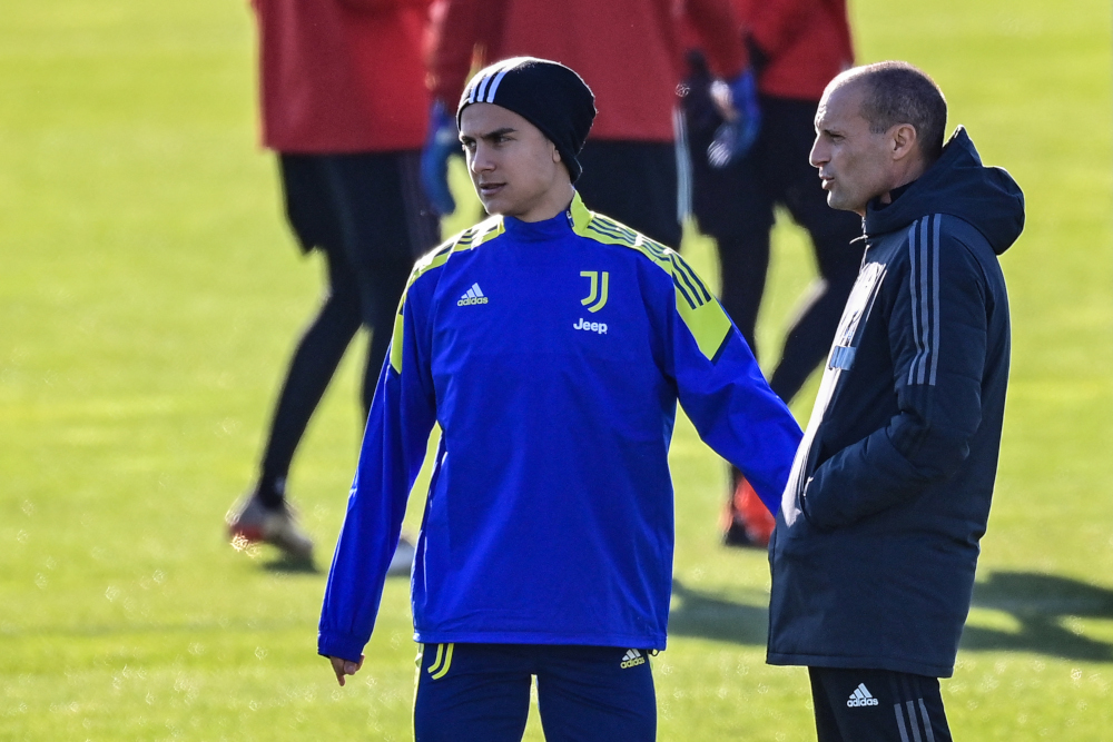 Juventus forward Paulo Dybala and head coach Massimiliano Allegri attend a training session December 7, 2021 at the Continassa training ground in Turin, on the eve of the Uefa Champions League Group H football match against Malmo. u00e2u20acu201d AFP picnn