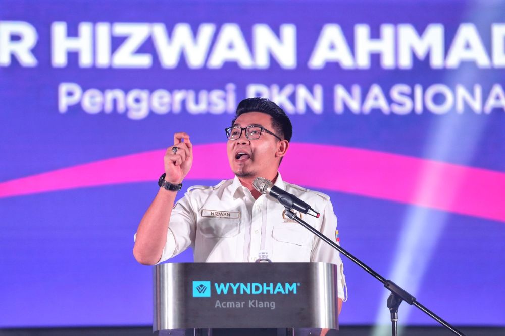 PKN chairman Nor Hizwan Ahmad announces his switch to new party Parti Bangsa Malaysia during a press conference in Klang December 21, 2021. u00e2u20acu201d Picture by Ahmad Zamzahurinn