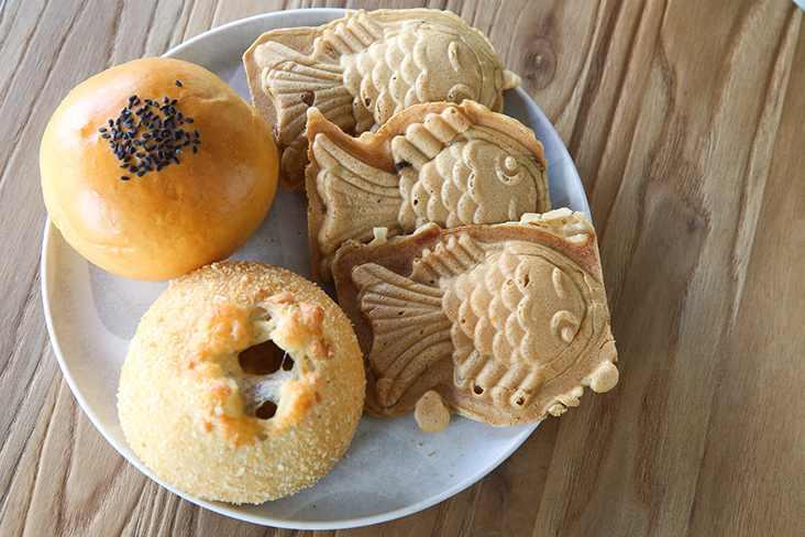 They offer 'taiyaki' or fish shaped snacks and freshly baked Japanese-style buns filled with red bean paste and Japanese curry.