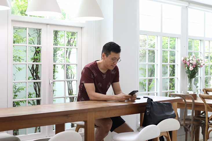 Bask in natural sunlight and a nearly all-white environment at Barisotel
