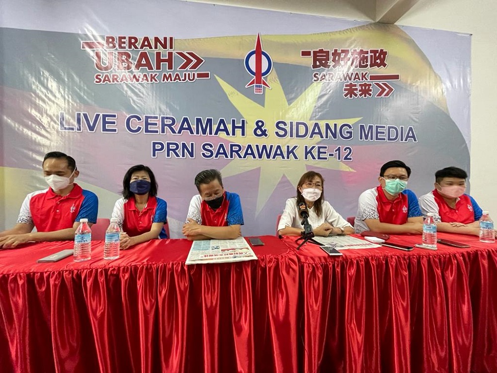 (From left) Paul, Chang, Wong, Kok, Oscar, and Lau are seen at the press conference. u00e2u20acu201d Borneo Post Online pic