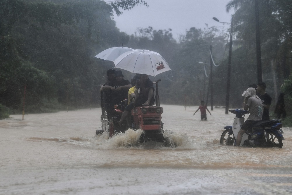Kampung Lubuk Panjang is inundated by floodwater in Setiu, Terengganu, December 3, 2021. u00e2u20acu201d Bernama pic