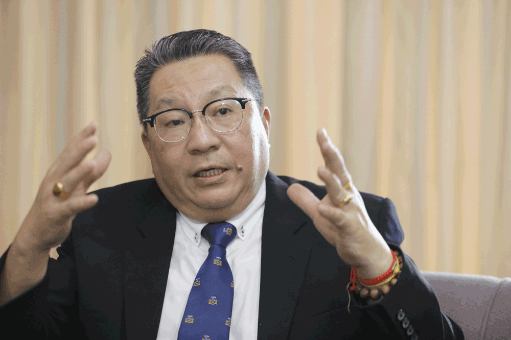 Datuk Wee Hong Seng who is Kuching South mayor, said there was no truth in the allegation as the city commission had already spent some RM30,000 to upgrade the lifts at the seven-storey flats. u00e2u20acu201d Borneo Post Online picn