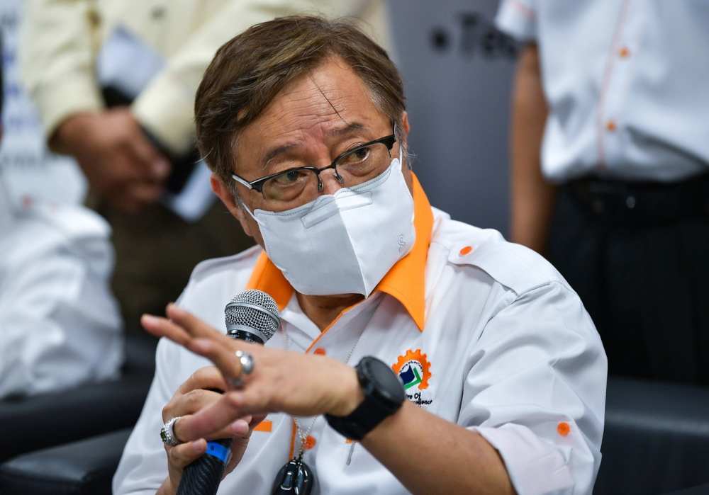 Sarawak Chief Minister Tan Sri Abang Johari Openg said the people of Sibu were lucky because Dr Annuar Rapaee, 58, was a local leader who contributed many ideas for development in Sarawak. u00e2u20acu201d Bernama pic 