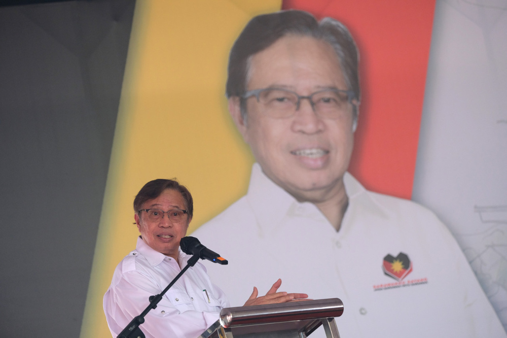 Sarawak Chief Minister Tan Sri Abang Johari Openg speaking at the groundbreaking ceremony of the Sentosa Hawkersu00e2u20acu2122 Centre site at Jalan Liu Shan Bang in Kuching, December 8, 2021. u00e2u20acu201d Bernama picnn