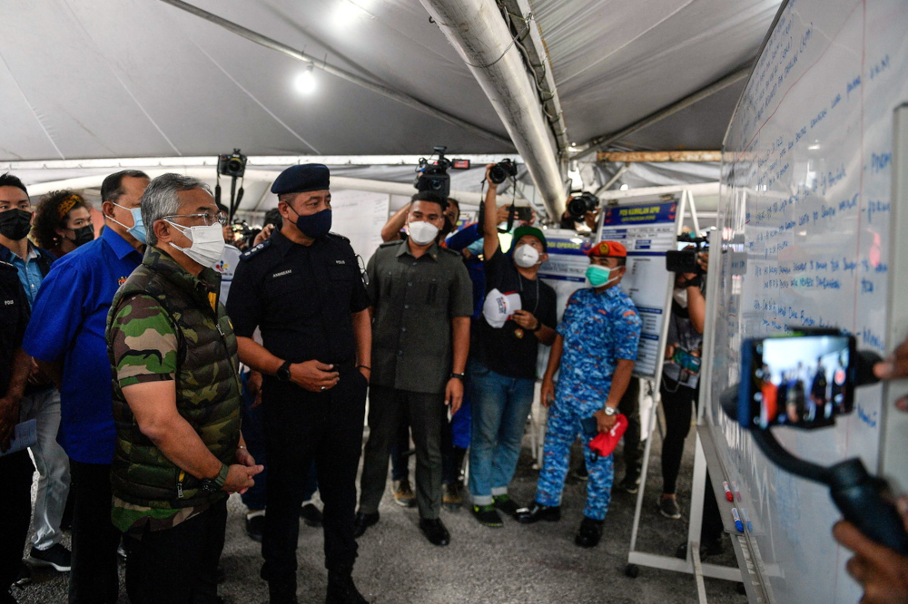 Yang di-Pertuan Agong Al-Sultan Abdullah Riu00e2u20acu2122ayatuddin Al-Mustafa Billah Shah is briefed about the landslide situation in Sungai Penchala, in Kuala Lumpur, December 24, 2021. u00e2u20acu201d Bernama pic 
