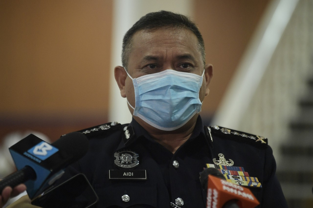Sarawak Police Commissioner Datuk Aidi Ismail speaks to the media at the Sarawak contingent police headquarters in Kuching, December 14, 2021. u00e2u20acu201d Bernama pic 