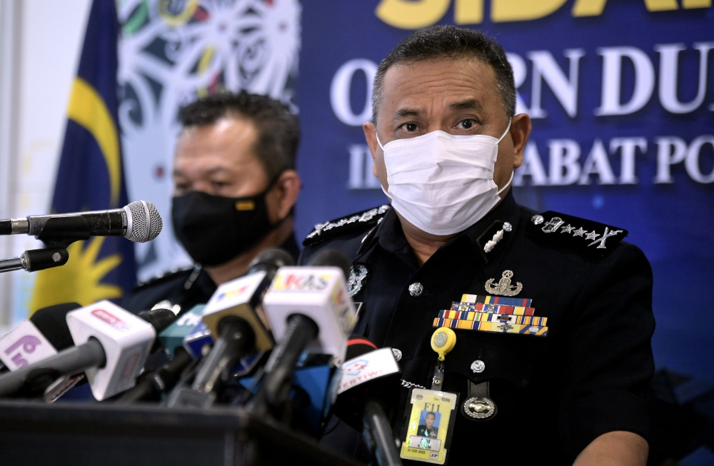 Sarawak police commissioner Datuk Aidi Ismail speaks to the media at the state contingent police headquarters in Kuching, December 17, 2021. u00e2u20acu201d Bernama pic 