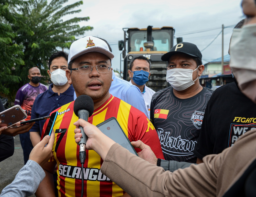 Selangor Mentri Besar Datuk Seri Amirudin Shari speaking in Padang Jawa, December 23, 2021. u00e2u20acu201d Bernama pic 