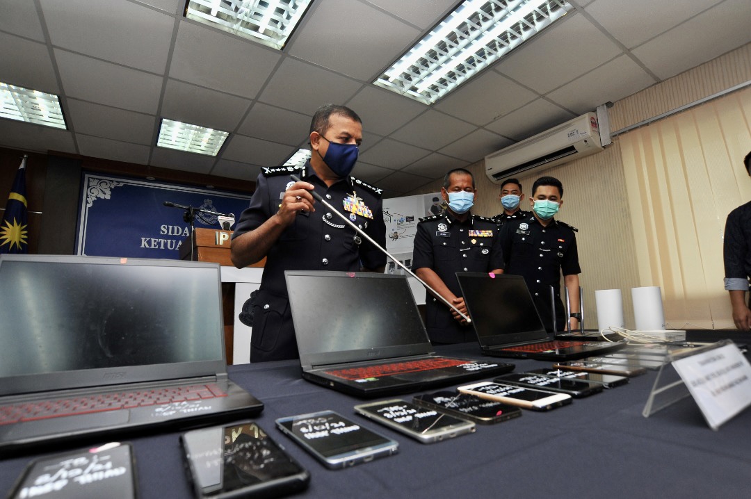 Johor police chief Datuk Ayob Khan Mydin Pitchay shows electronic devices seized from an online gambling syndicate in Johor Baru December 10, 2021. u00e2u20acu201d Picture by Ben Tann