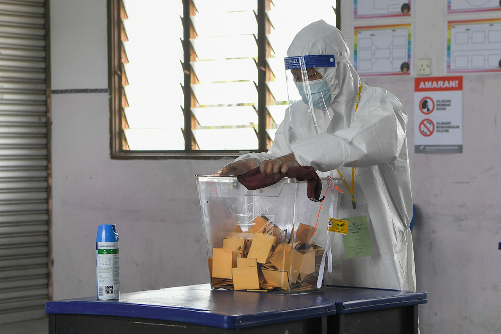 According to the SOPs released by the Election Commission (EC), all premises used throughout the Sarawak election period must be disinfected before and as soon as the premises have been used. u00e2u20acu201d Bernama pic