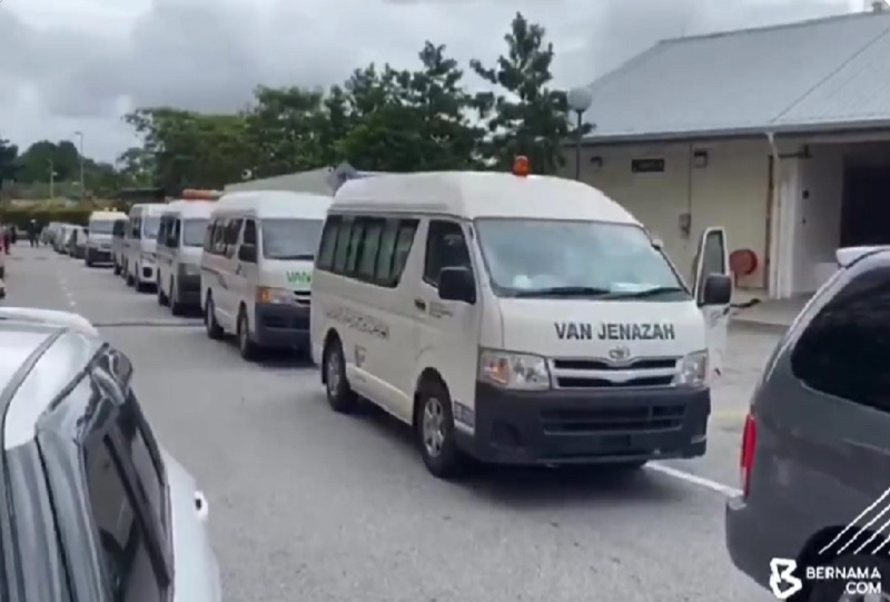 Ambulances carrying the bodies of the victims of the Elite Expressway  crash are seen in this Bernama video screencap. u00e2u20acu201d Screencap taken from Twitter/Bernama