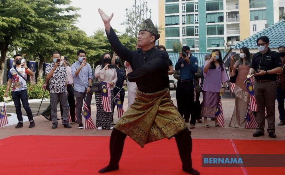 Malaysiau00e2u20acu2122s Ambassador to Cambodia Eldeen Husaini Mohd Hashim performed basic silat techniques to a group of Cambodian teachers and students December 26, 2021. u00e2u20acu201d Picture via Twitter/Bernama