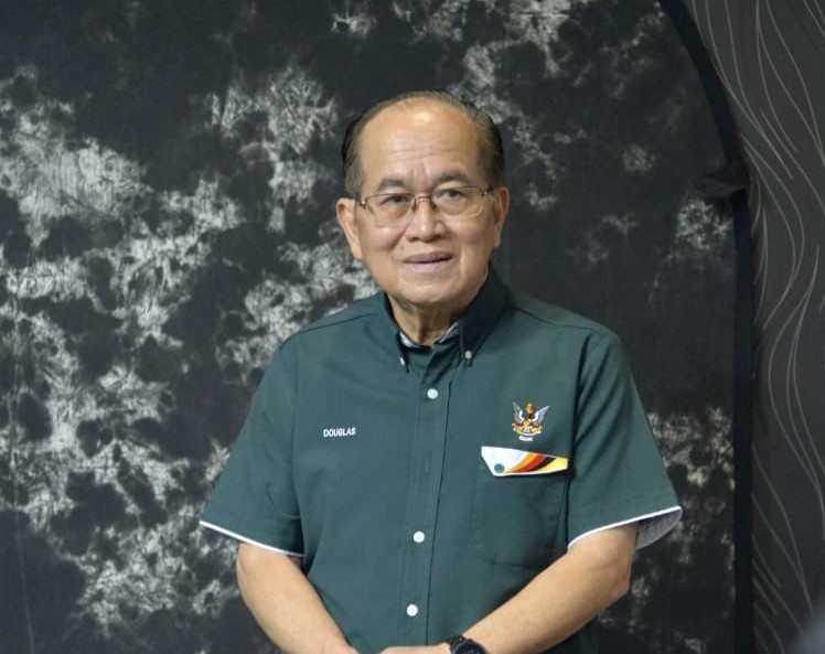 Datuk Amar Douglas Uggah Embas said complacency should not set in even though there are fewer and fewer Covid-19 cases and hospital admissions now. u00e2u20acu2022 Borneo Post pic