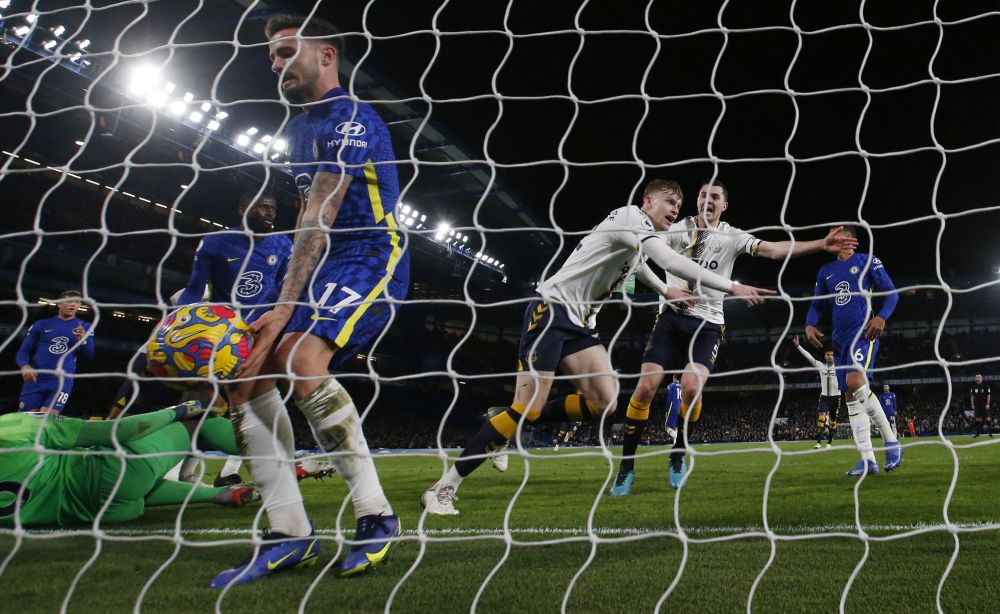 Everton's Jarrad Branthwaite celebrates scoring their first goal against Chelsea at Stamford Bridge, London December 16, 2021. u00e2u20acu201d Reuters pic
