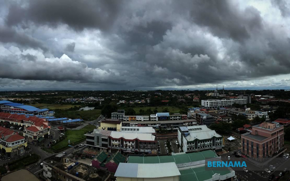 MetMalaysia issued an advisory of the possible occurrence of continuous heavy rain in the western parts of Sarawak next week. u00e2u20acu201d Bernama pic