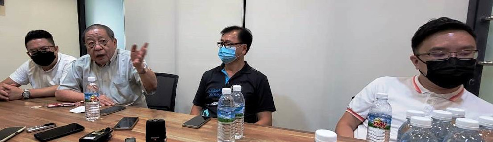 (From right) Sabah DAP secretary Phoong Jin Zhe, Sabah DAP chairman Datuk Frankie Poon and Lim Kit Siang at the press conference December 19, 2021. u00e2u20acu201d Borneo Post pic