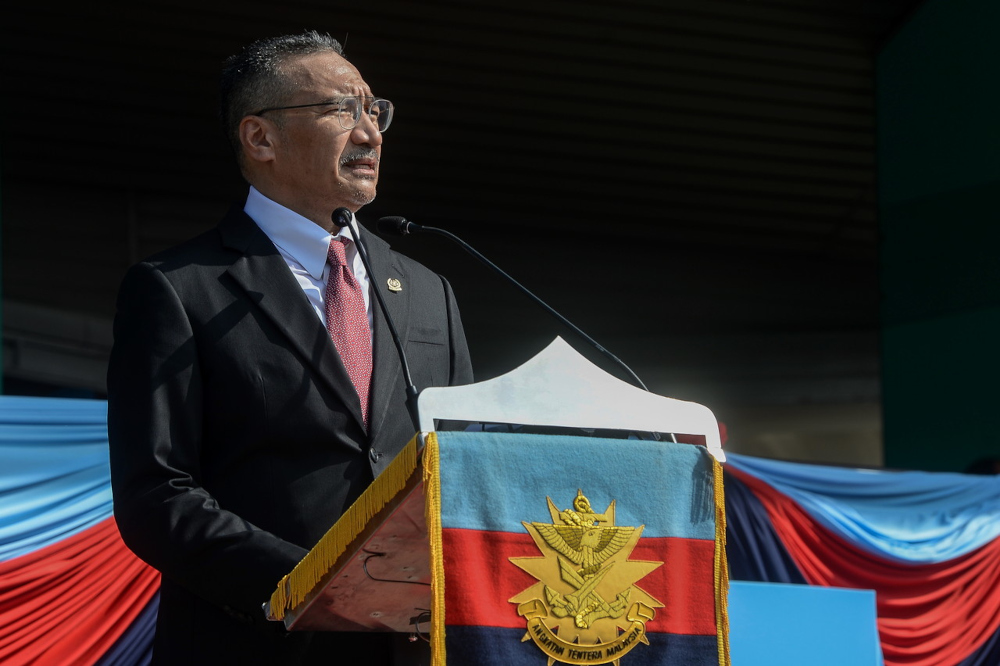 Senior Defence Minister Datuk Seri Hishammuddin Hussein delivers a speech during the Defence Ministryu00e2u20acu2122s 100-Day Malaysian Family Aspirations at Kem Perdana Sungai Besi, December 9, 2021. u00e2u20acu201d Bernama pic 